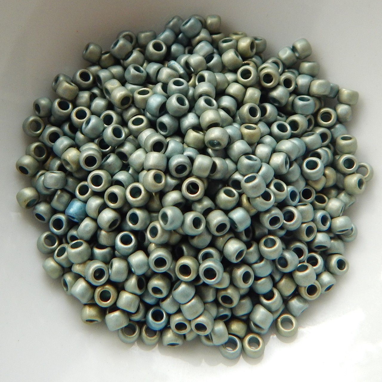 8/o TOHO Seed Beads -Choose Color- 25 gram bag - Picture 22 of 62