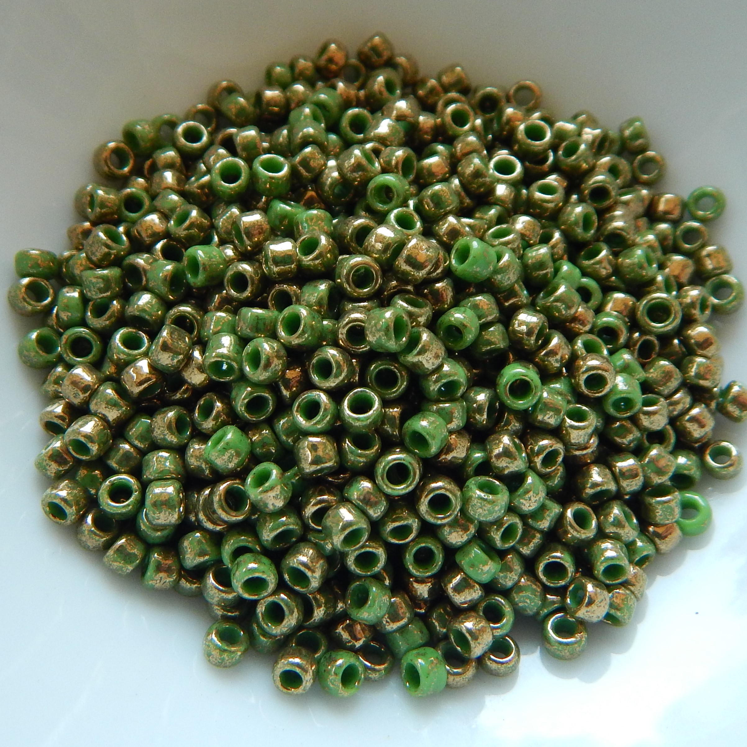 8/o TOHO Seed Beads -Choose Color- 25 gram bag - Picture 26 of 62