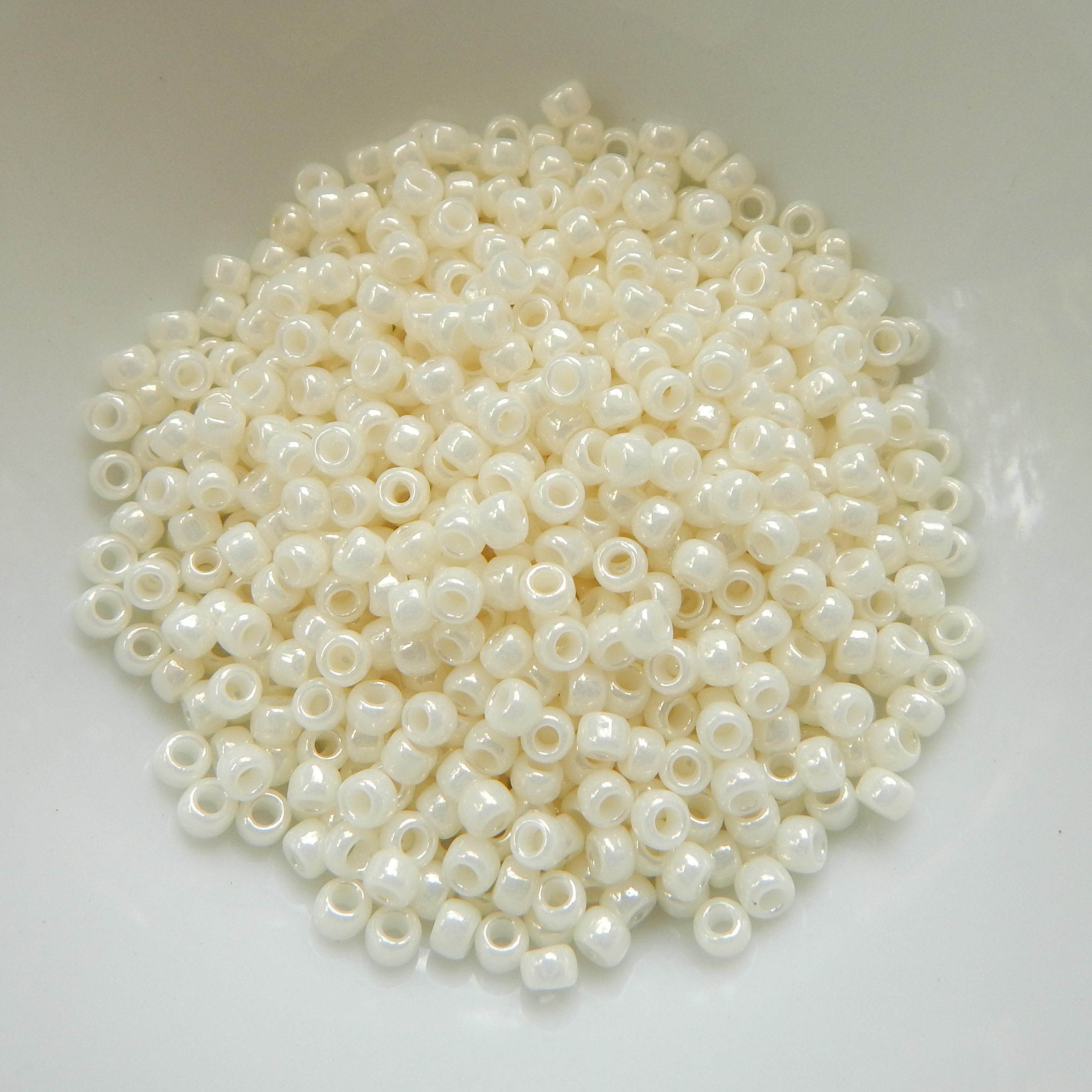 8/o TOHO Seed Beads -Choose Color- 25 gram bag - Picture 29 of 62