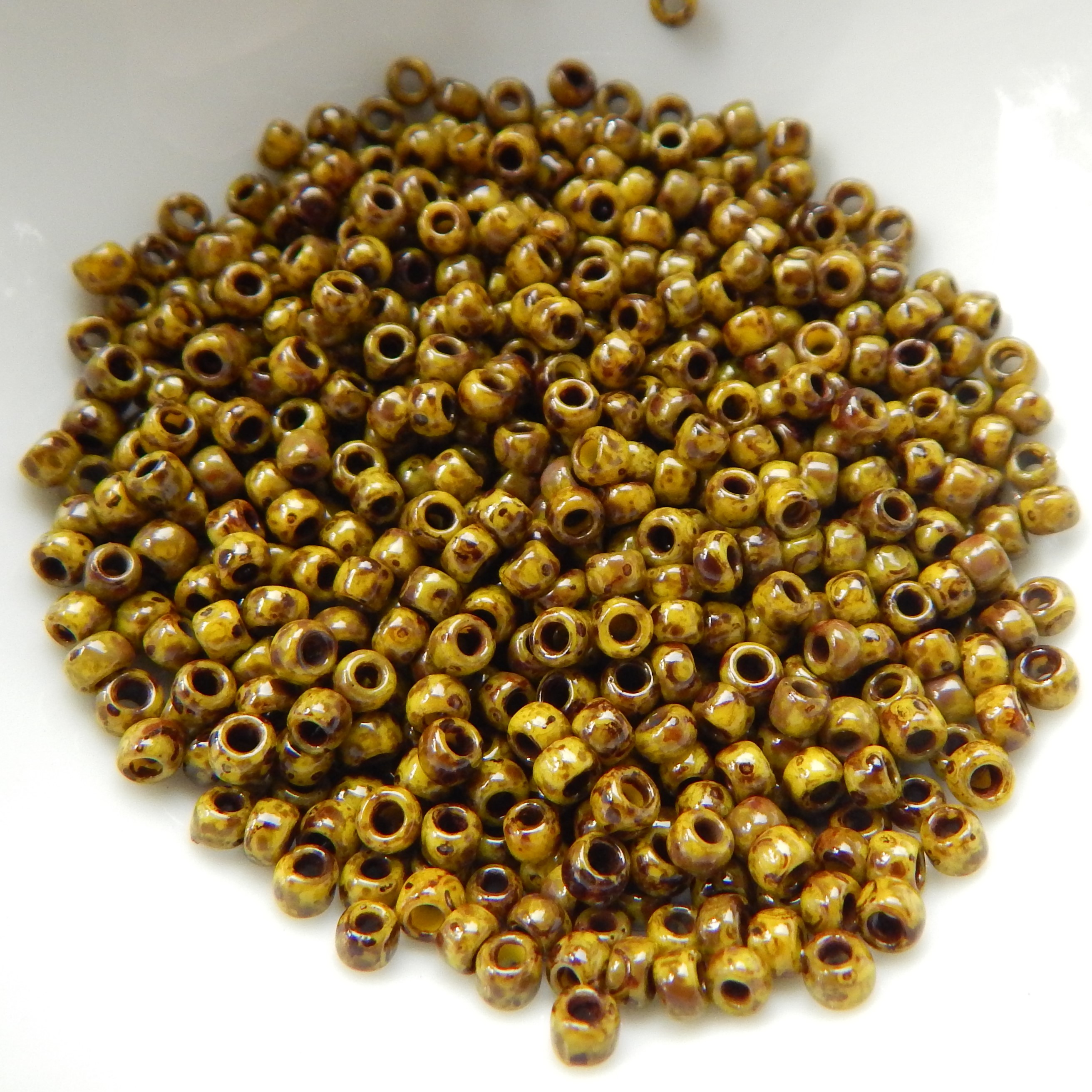 8/o TOHO Seed Beads -Choose Color- 25 gram bag - Picture 31 of 62