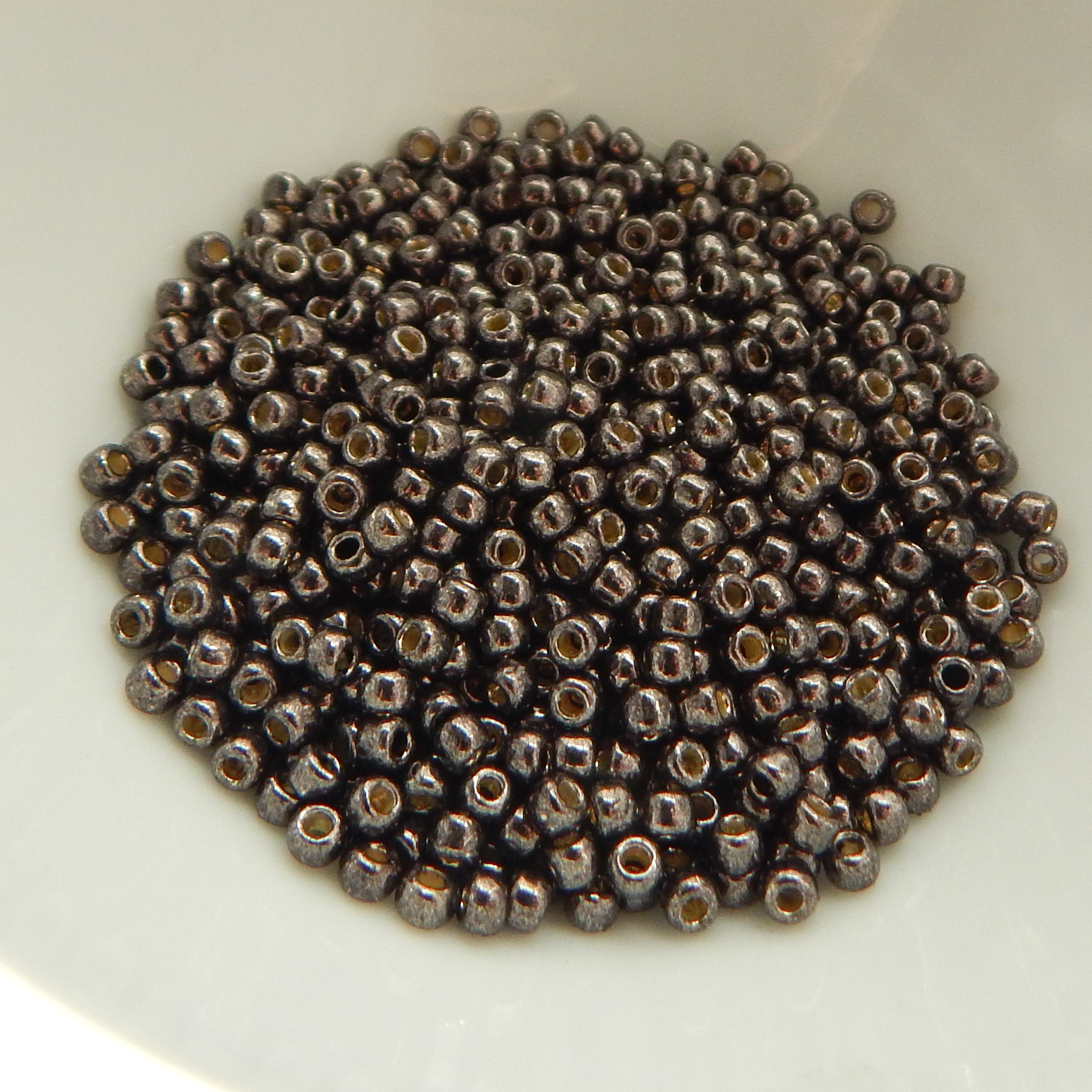 8/o TOHO Seed Beads -Choose Color- 25 gram bag - Picture 38 of 62