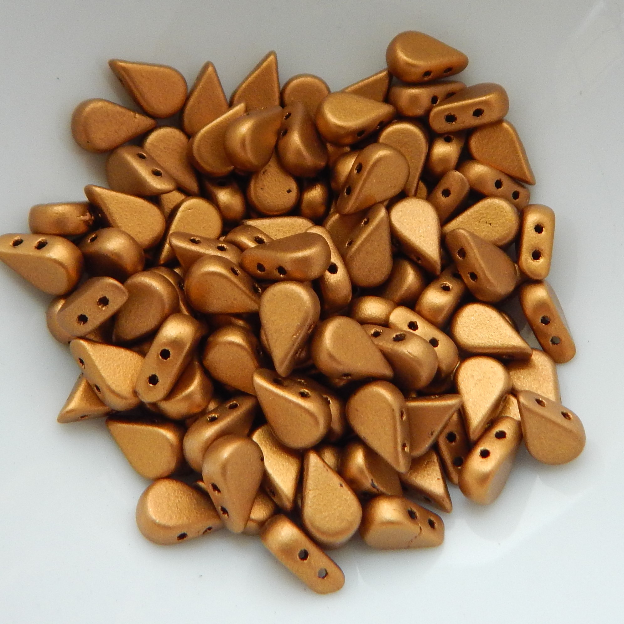 5x8mm Amos® par Puca® Two Hole Drop Shape (30 Beads) Czech Glass - Choose Color - Picture 12 of 75