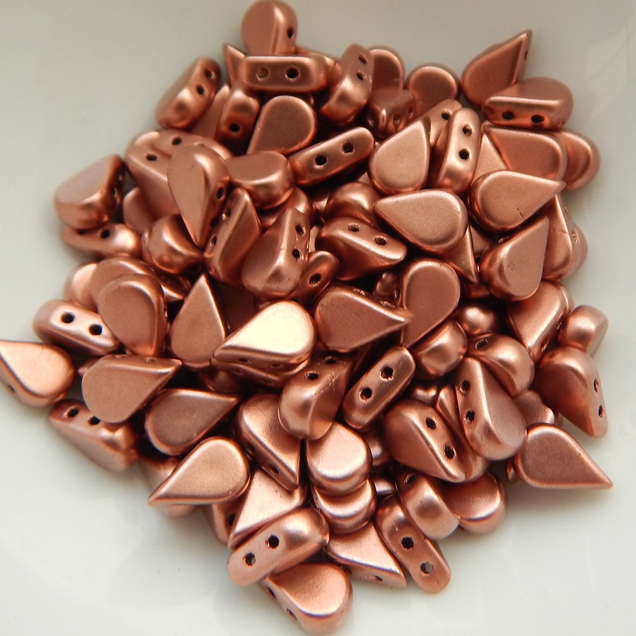 5x8mm Amos® par Puca® Two Hole Drop Shape (30 Beads) Czech Glass - Choose Color - Picture 14 of 75