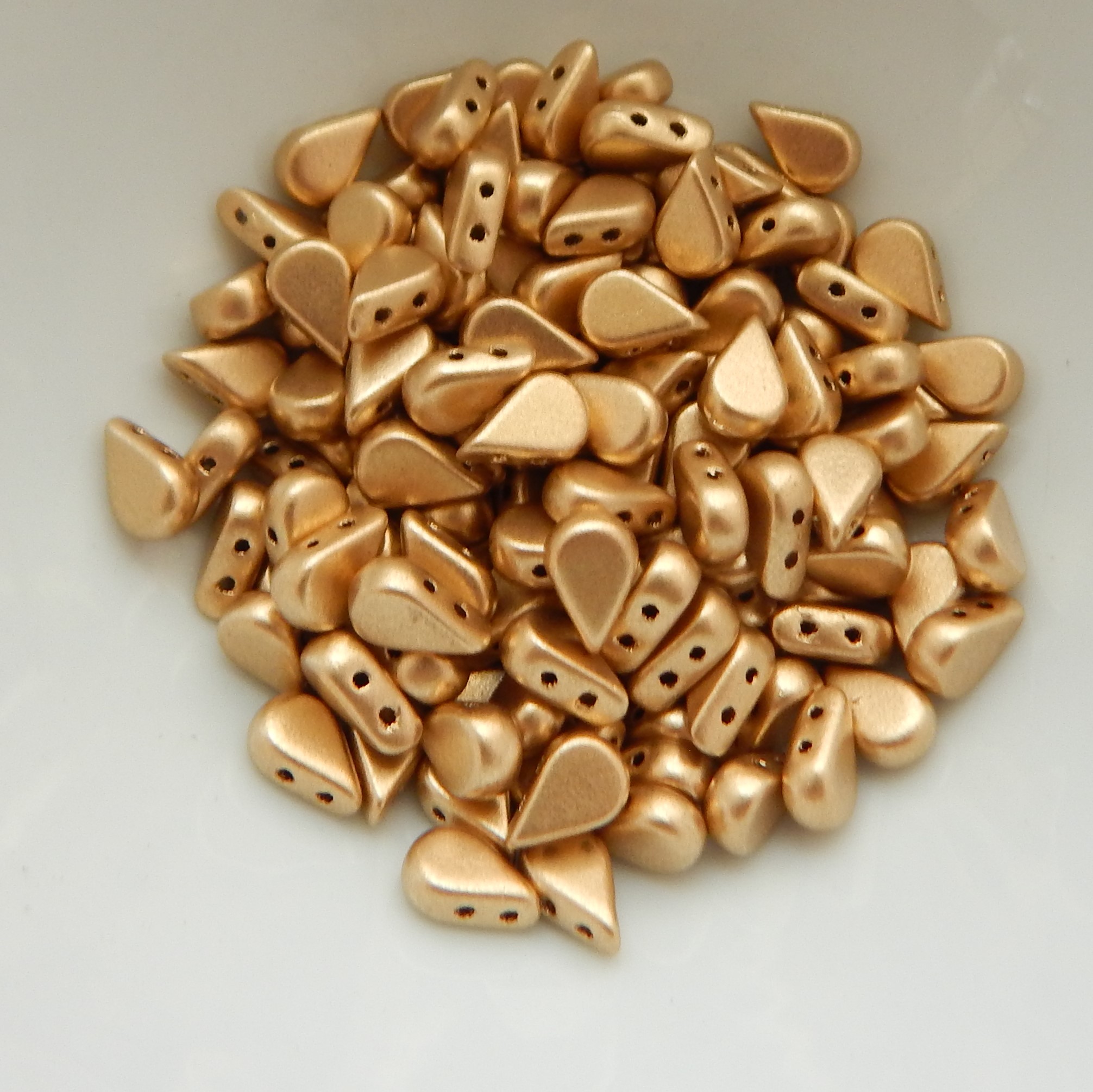 5x8mm Amos® par Puca® Two Hole Drop Shape (30 Beads) Czech Glass - Choose Color - Picture 17 of 75