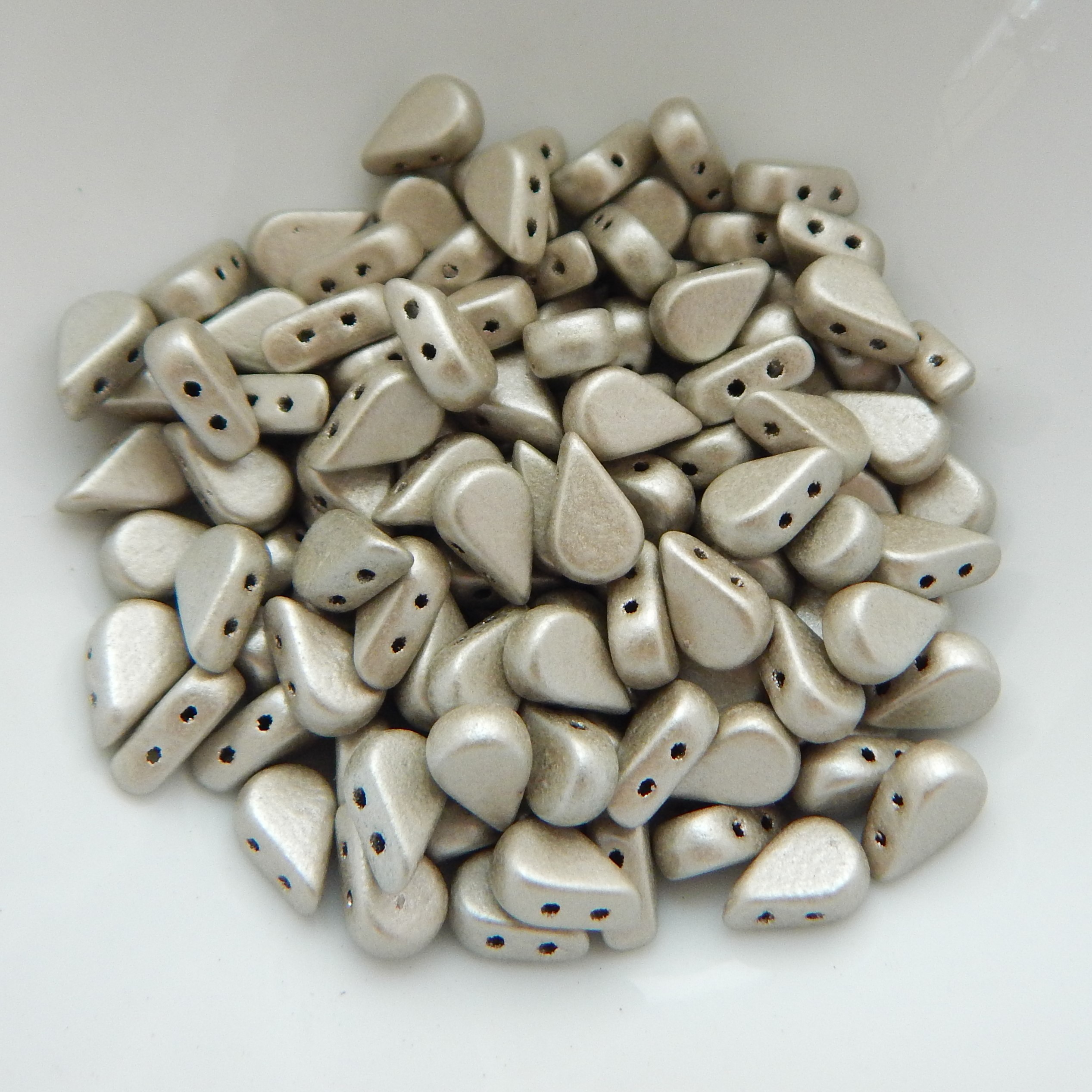 5x8mm Amos® par Puca® Two Hole Drop Shape (30 Beads) Czech Glass - Choose Color - Picture 18 of 75