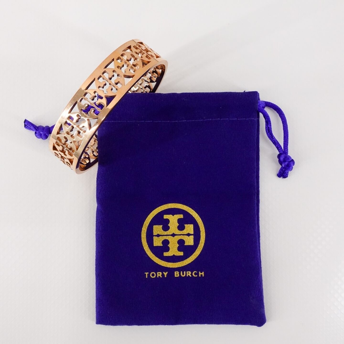 TORY BURCH LOGO CUT OUT CUFF バングル（Tory Burch Reva Cut