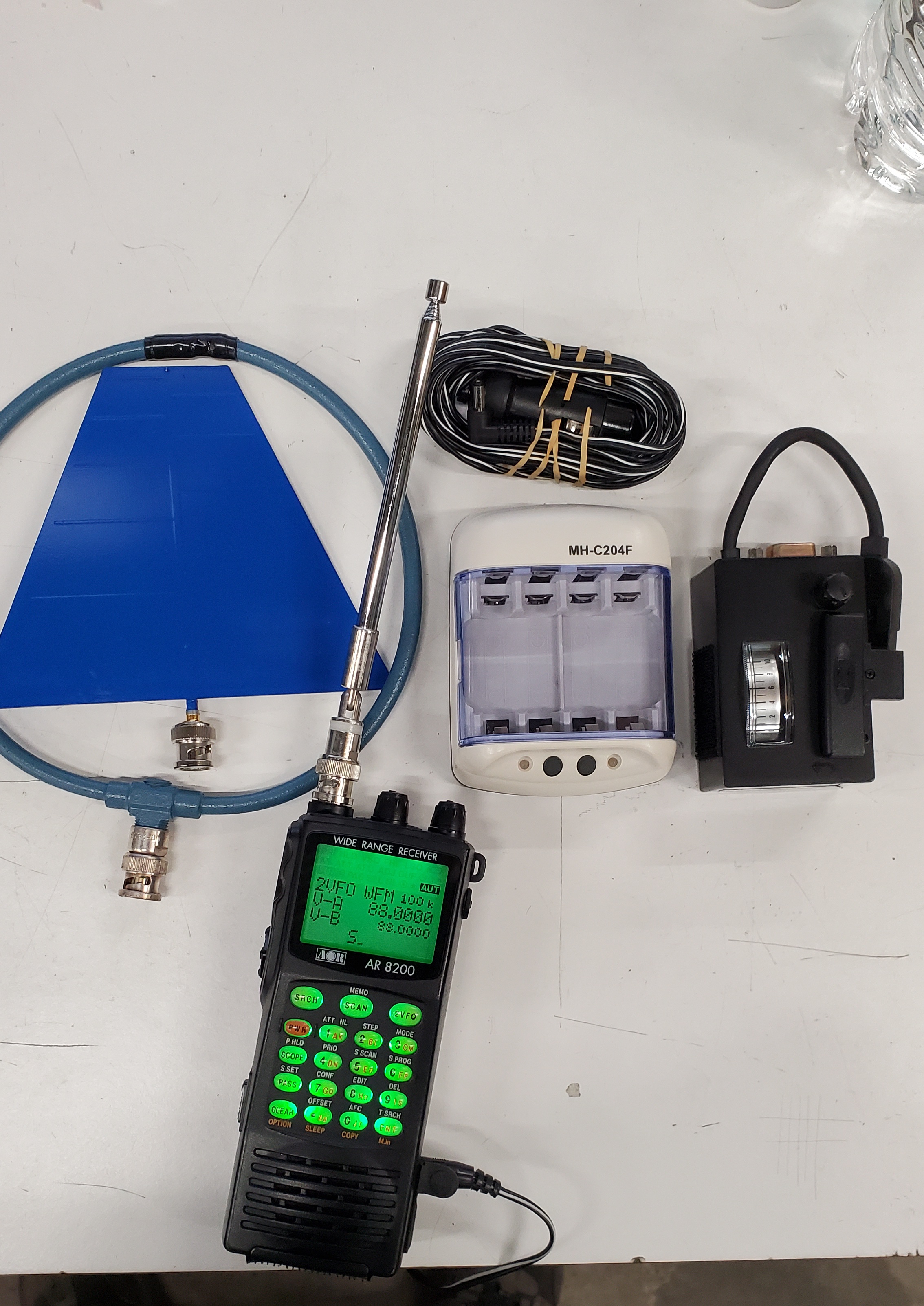 AOR AR8200 530Khz to 2040Mhz Wide Range Receiver Scanner w/ Four