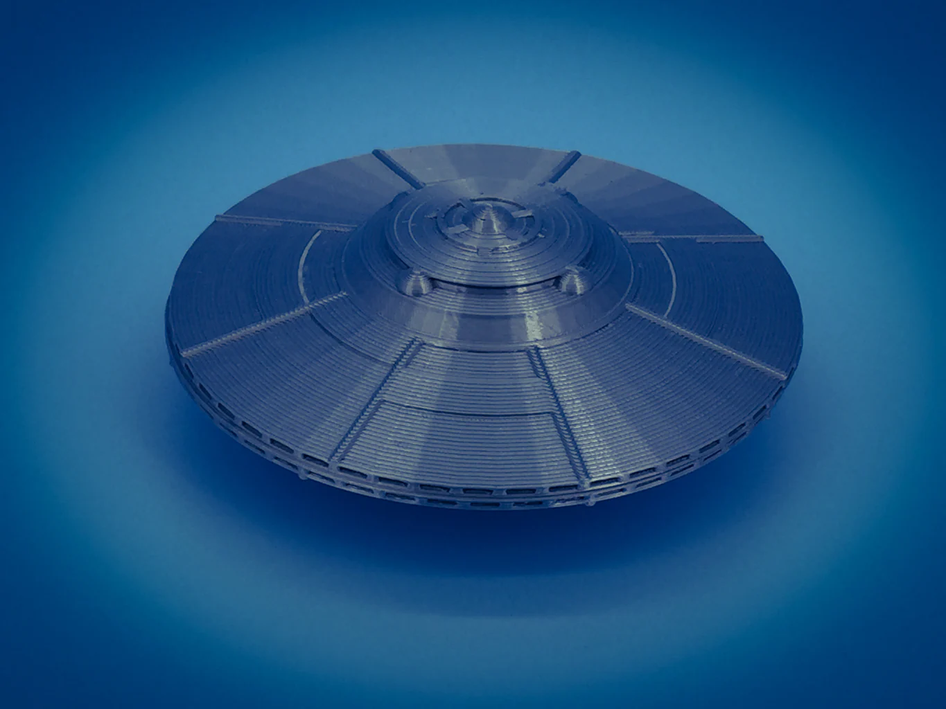 G Scale 1:24 Area 51 UFO Spacecraft Metallic Silver | Model