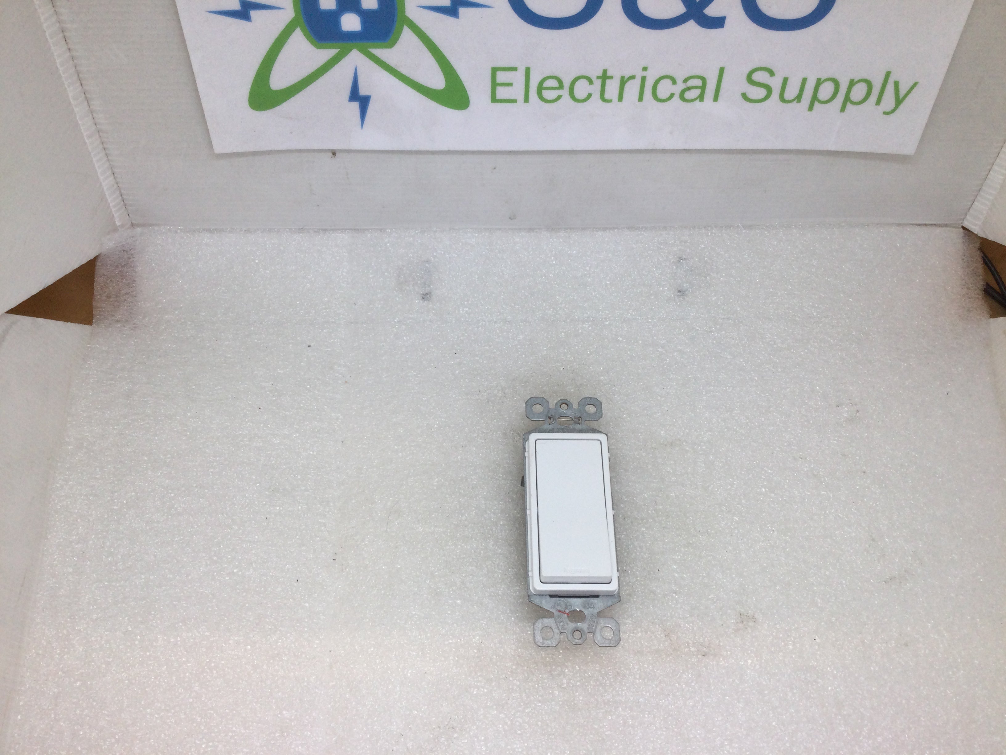Legrand-Pass & Seymour TM870-W/TM870-I Single Pole 15A 120VAC Decora Style - Picture 4 of 5