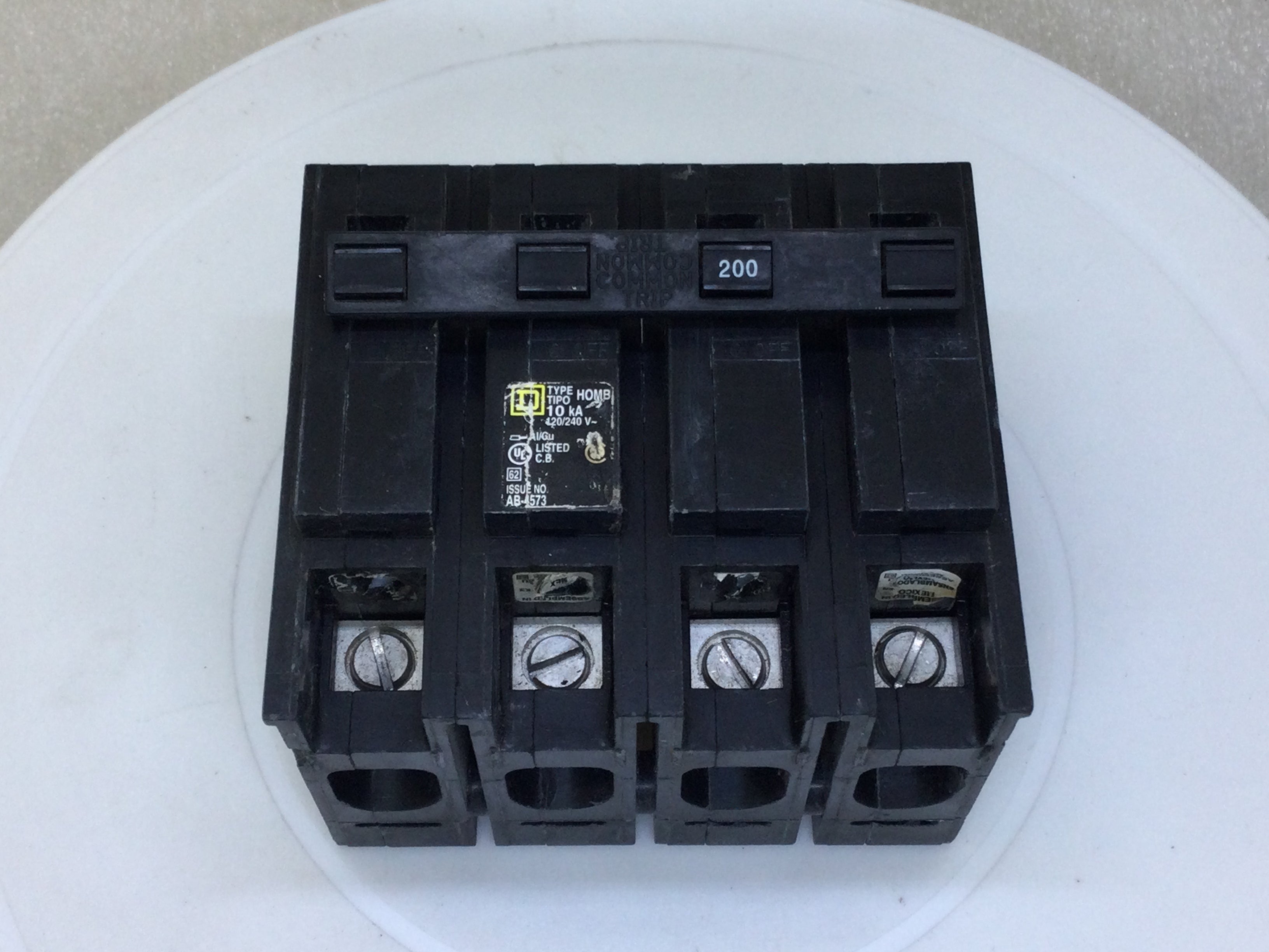 Disyuntor principal Square D HOM2200 200 Amp 4 polos 120/240V - Imagen 7 de 7