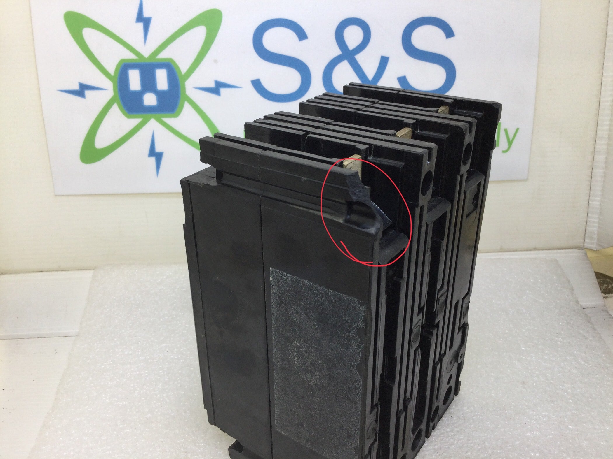 FPE/Federal Pacific NE233040 3 Pole 40A 240Vac Type NE Circuit Breaker - Picture 7 of 8