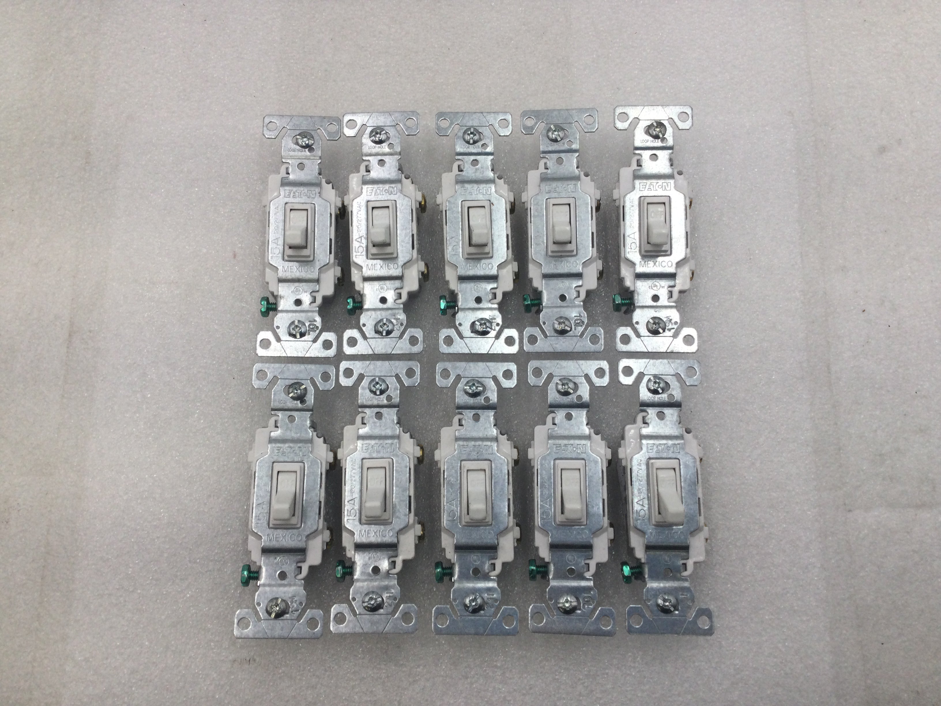 Eaton CSB115STW-SP-LW 15 Amp #10-14 AWG 1 Pole 120/277V Toggle Switch - White - Picture 6 of 7