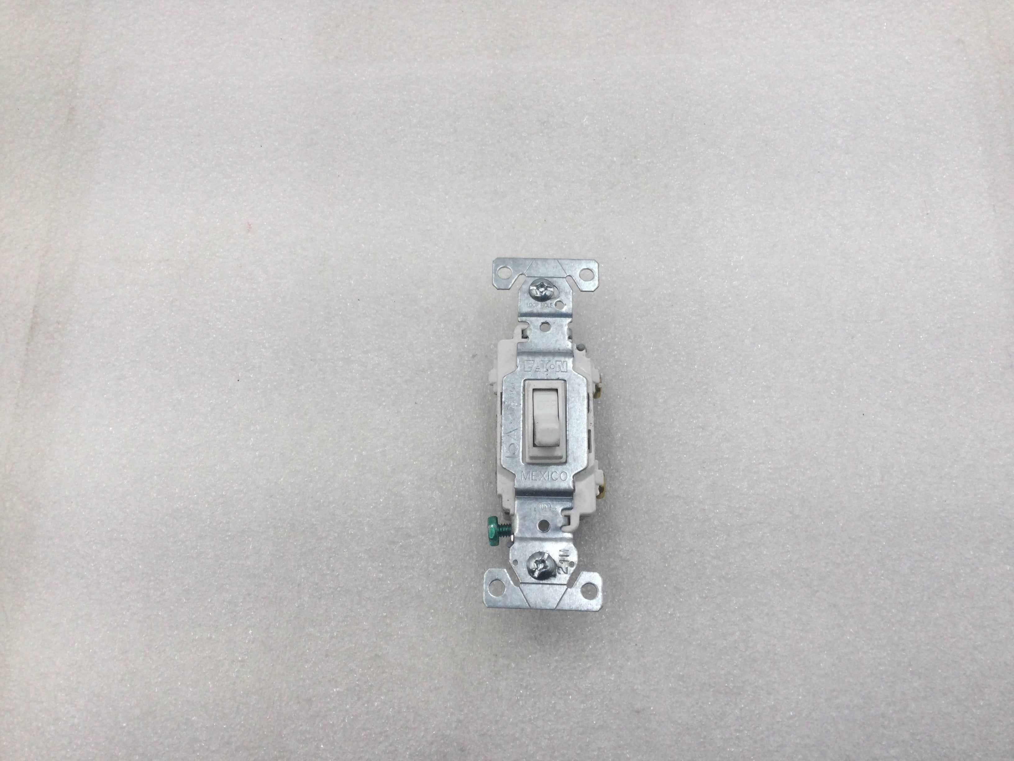 Eaton CSB115STW-SP-LW 15 Amp #10-14 AWG 1 Pole 120/277V Toggle Switch - White - Picture 7 of 7