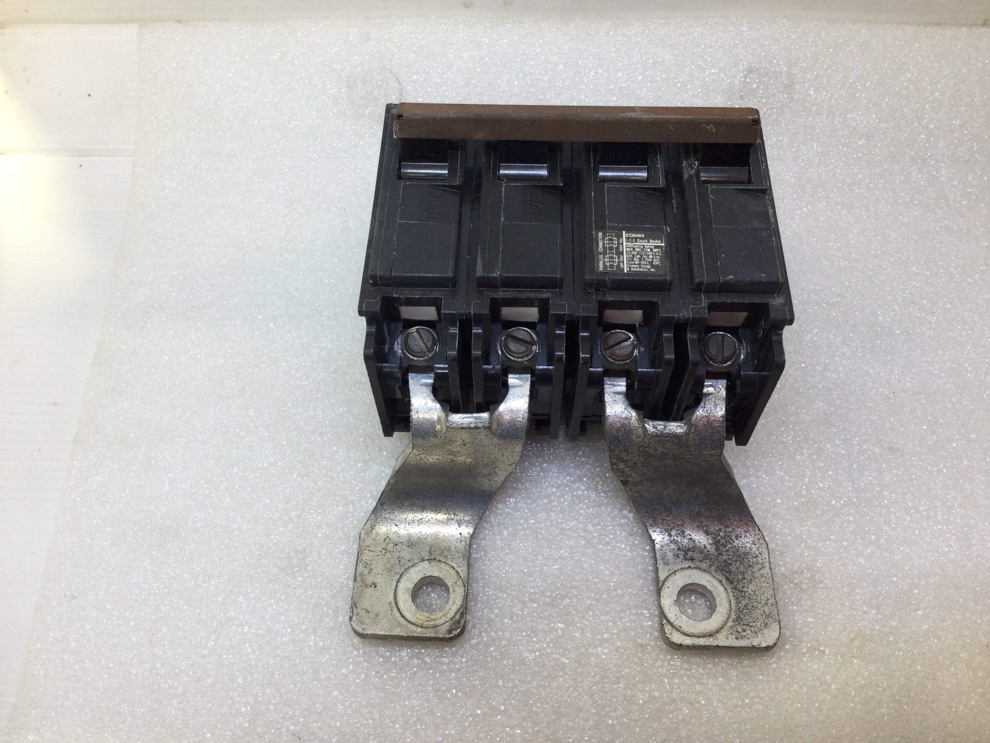 Disyuntor cuádruple ITE/Gould/Siemens EQ9483 200 amperios 4 polos 240 V - Imagen 10 de 10