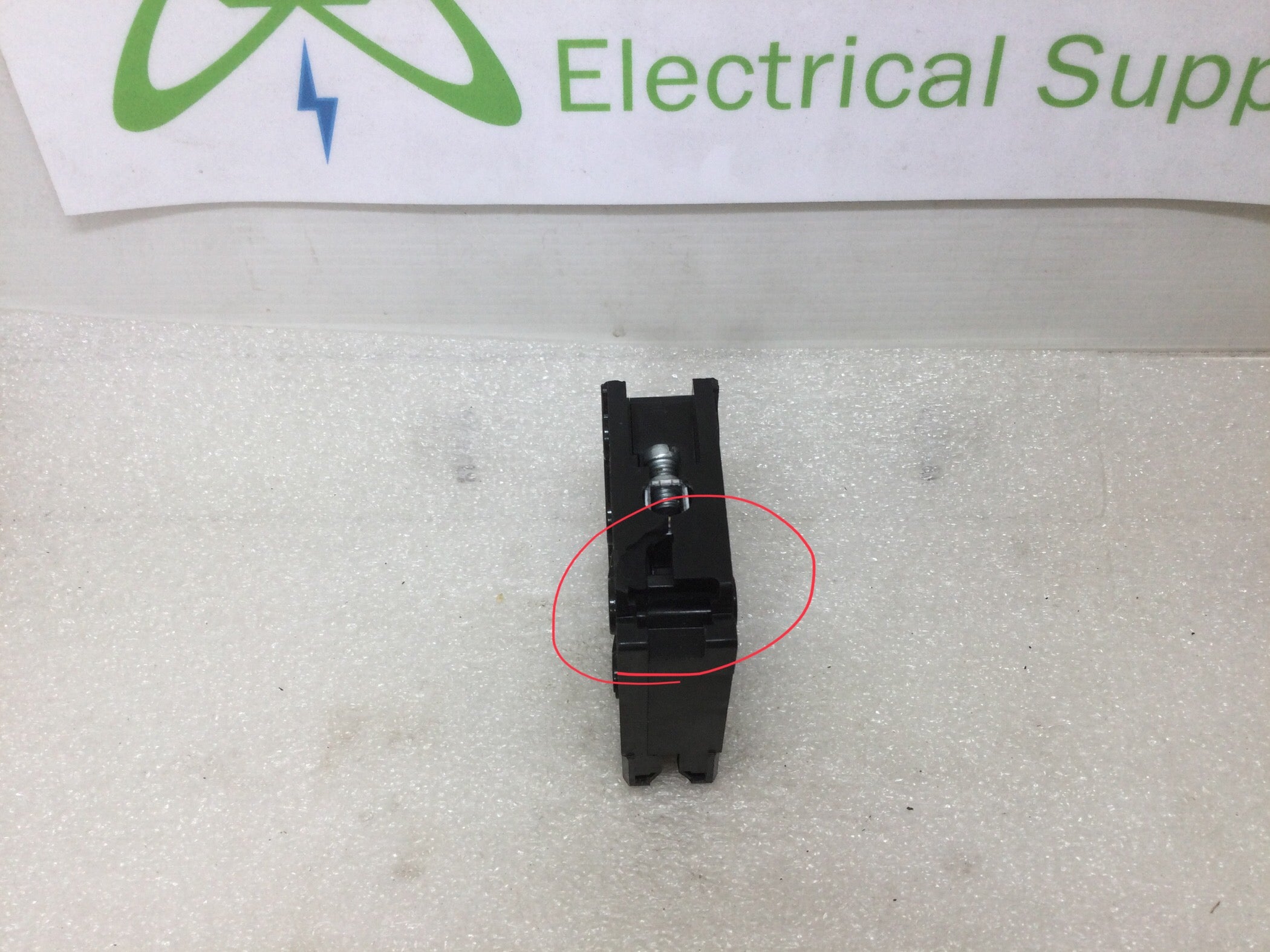 Disyuntor Eaton/Cutler Hammer CL120 20 Amp 1 Polo 120/240V - Imagen 7 de 8