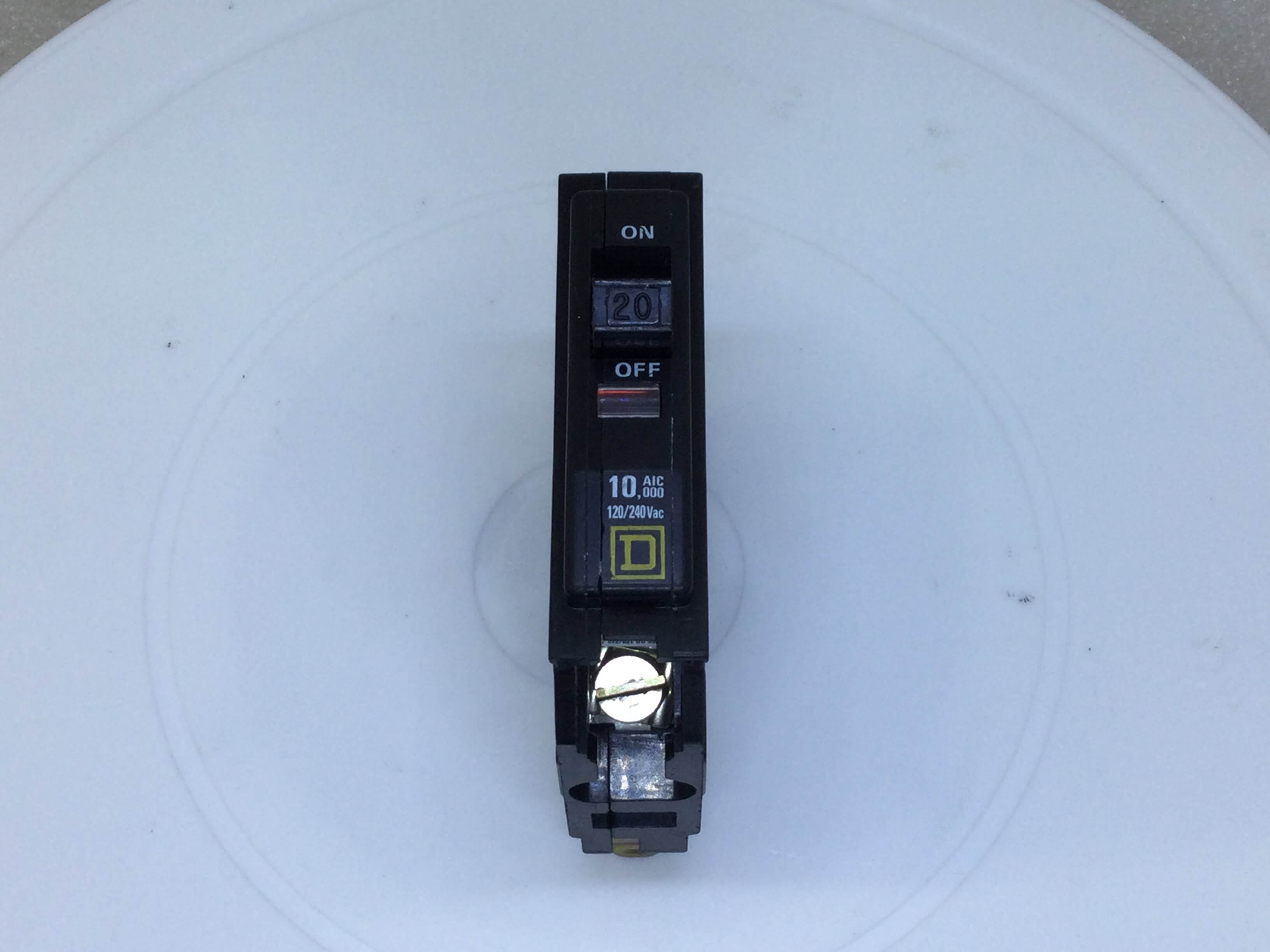 Interruptor Square D QO120 20 Amp 1 Polo 120/240V 10kA - Cara Amarilla - Imagen 11 de 12