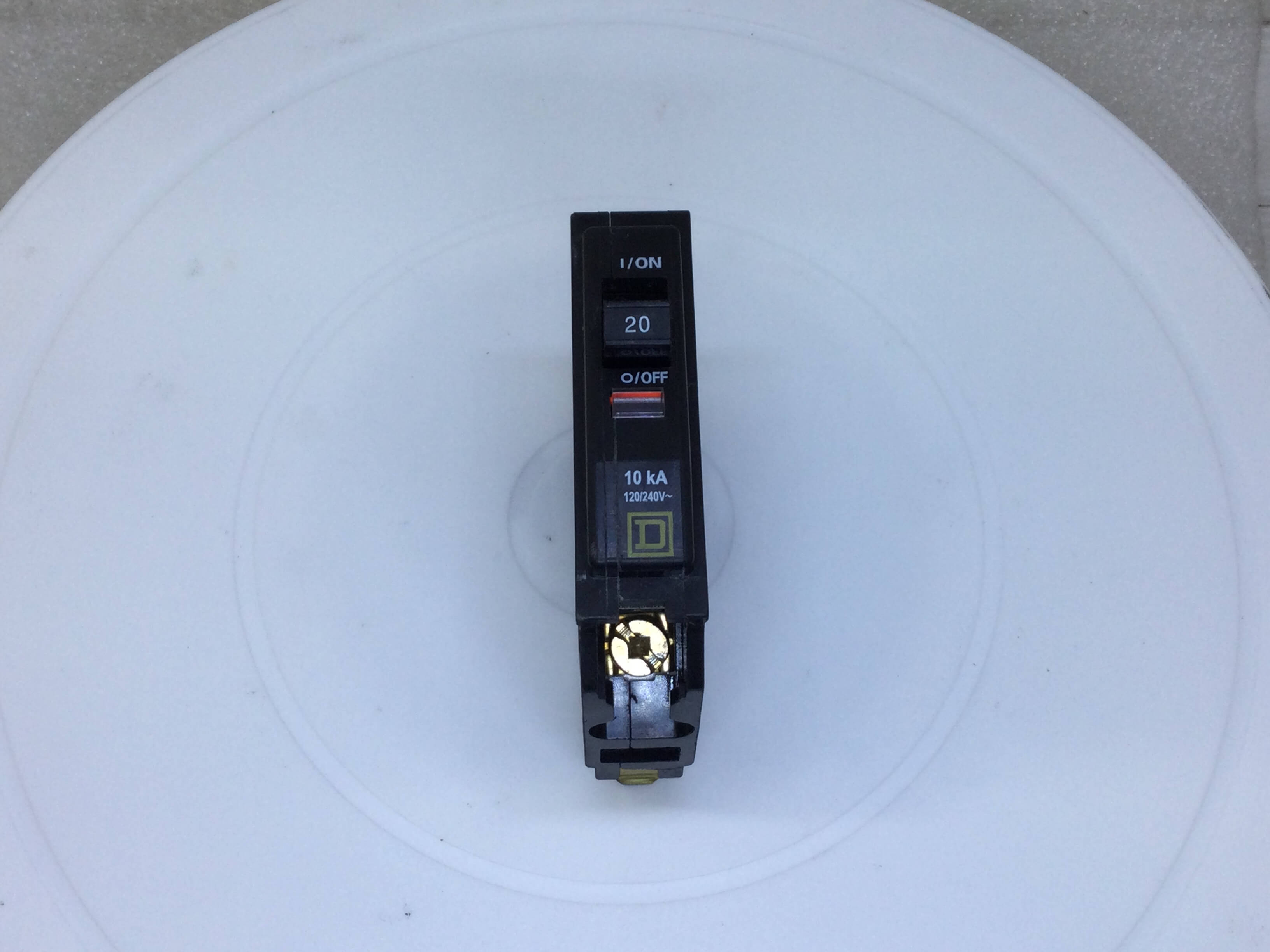 Interruptor Square D QO120 20 Amp 1 Polo 120/240V 10kA - Cara Amarilla - Imagen 12 de 12