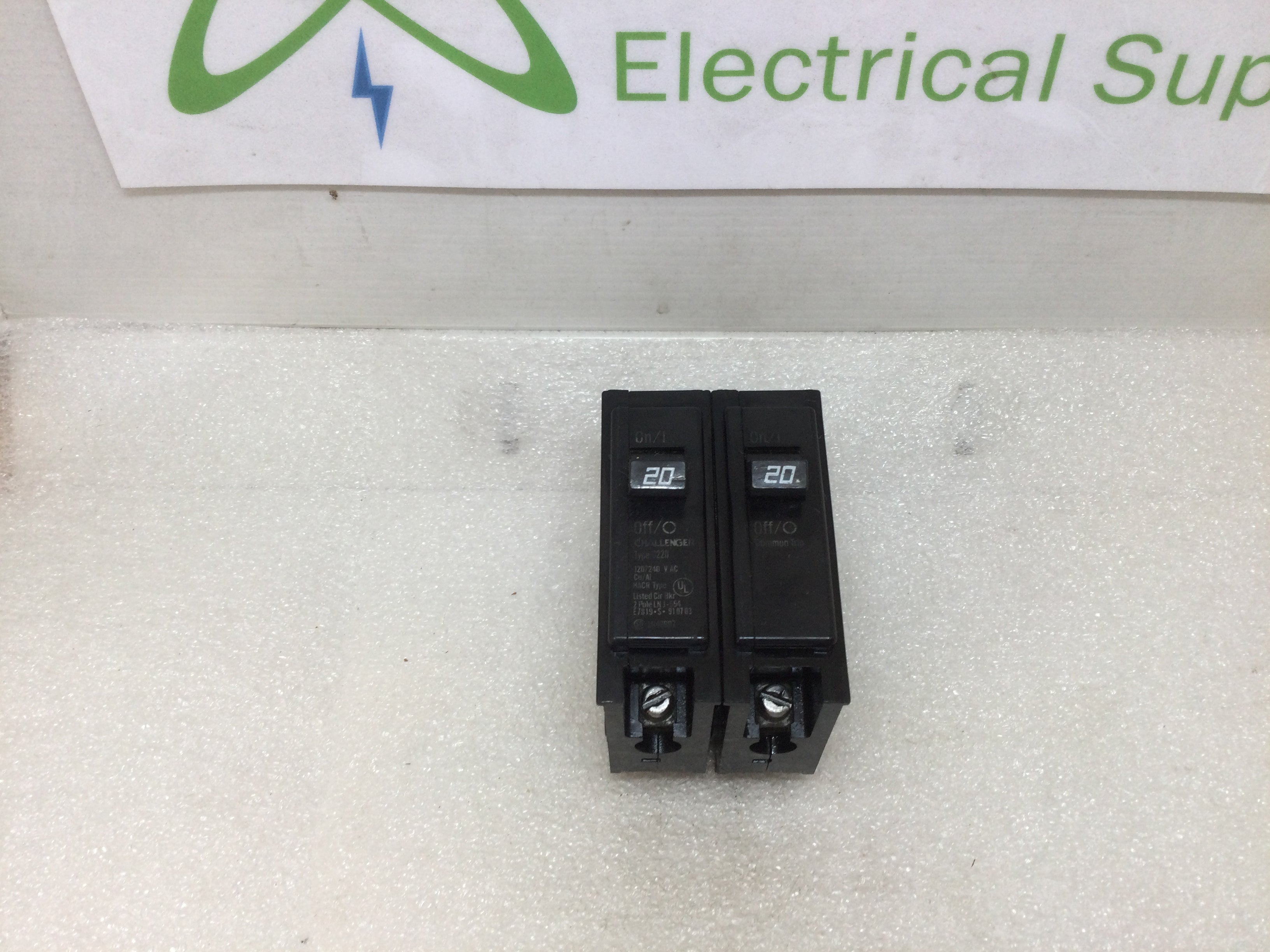 Disyuntor Challenger C220 20 Amp 2 polos 120/240 voltios - Imagen 10 de 10