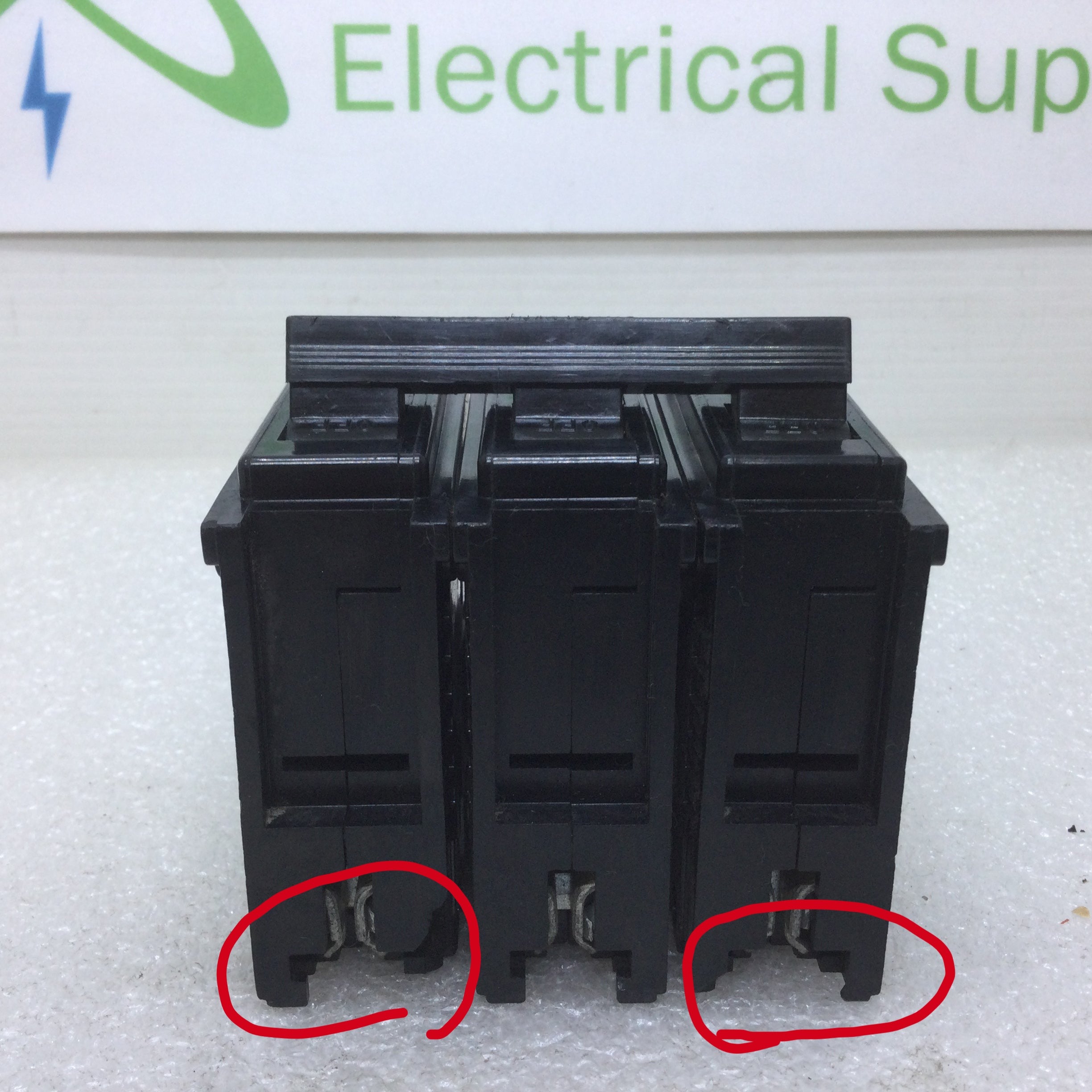 Challenger, GTE/Sylvania 30 Amp 3 Pole C330 Type C Circuit Breaker - Picture 10 of 12