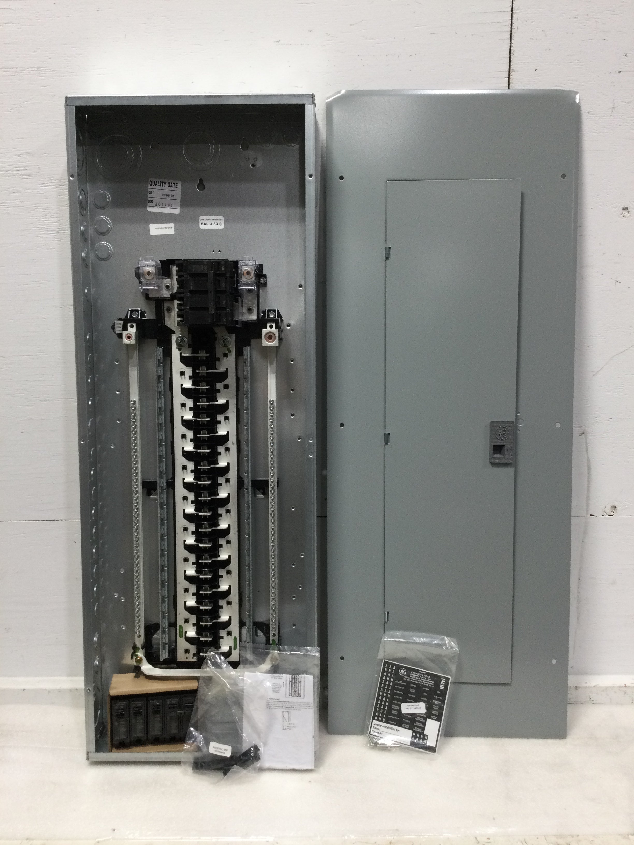 GE PowerMark TM4020C80K 200A 40-Space 80-Circuit Indoor Main Breaker Load Center - Picture 14 of 14