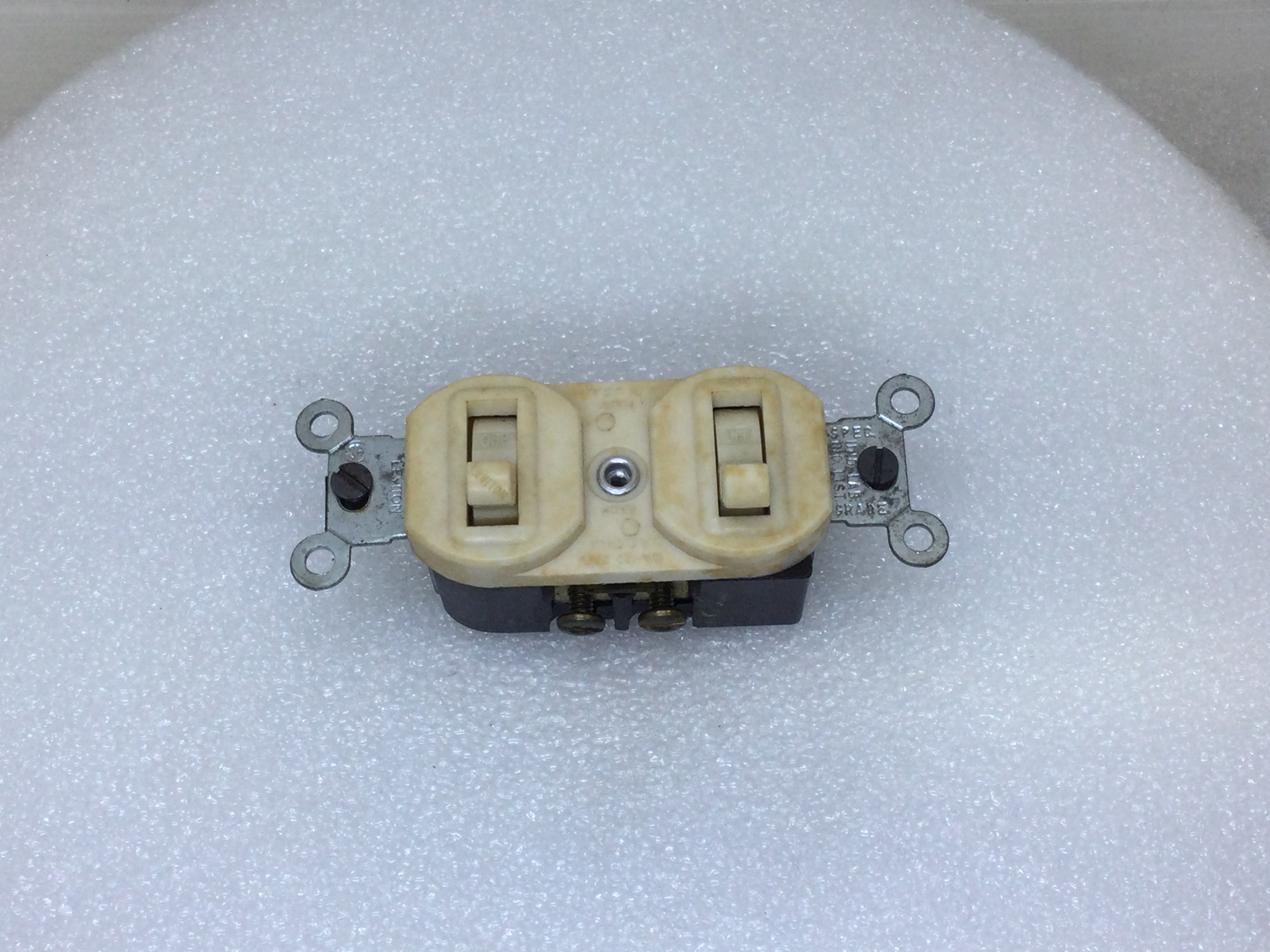 Leviton 5224-I 15 Amp 120/277V Two Quiet 1 Pole Switches Stack Switch - Ivory - Picture 7 of 7