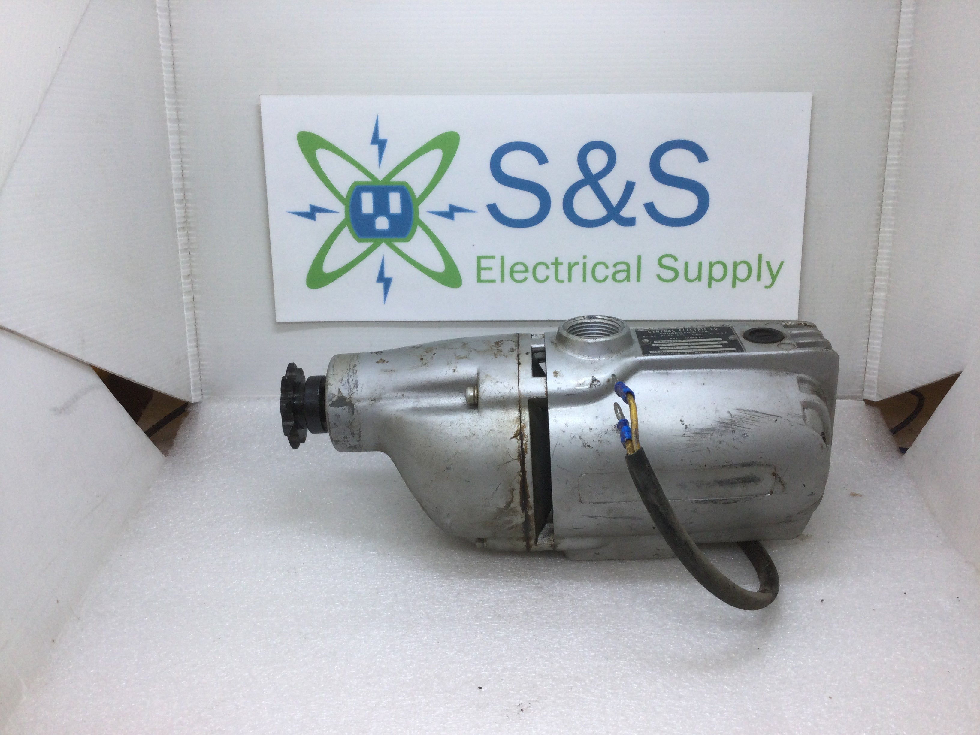 General Electric 105C9393-P Magna Blast Breaker Charging Motor 230V AC/DC - Picture 11 of 12