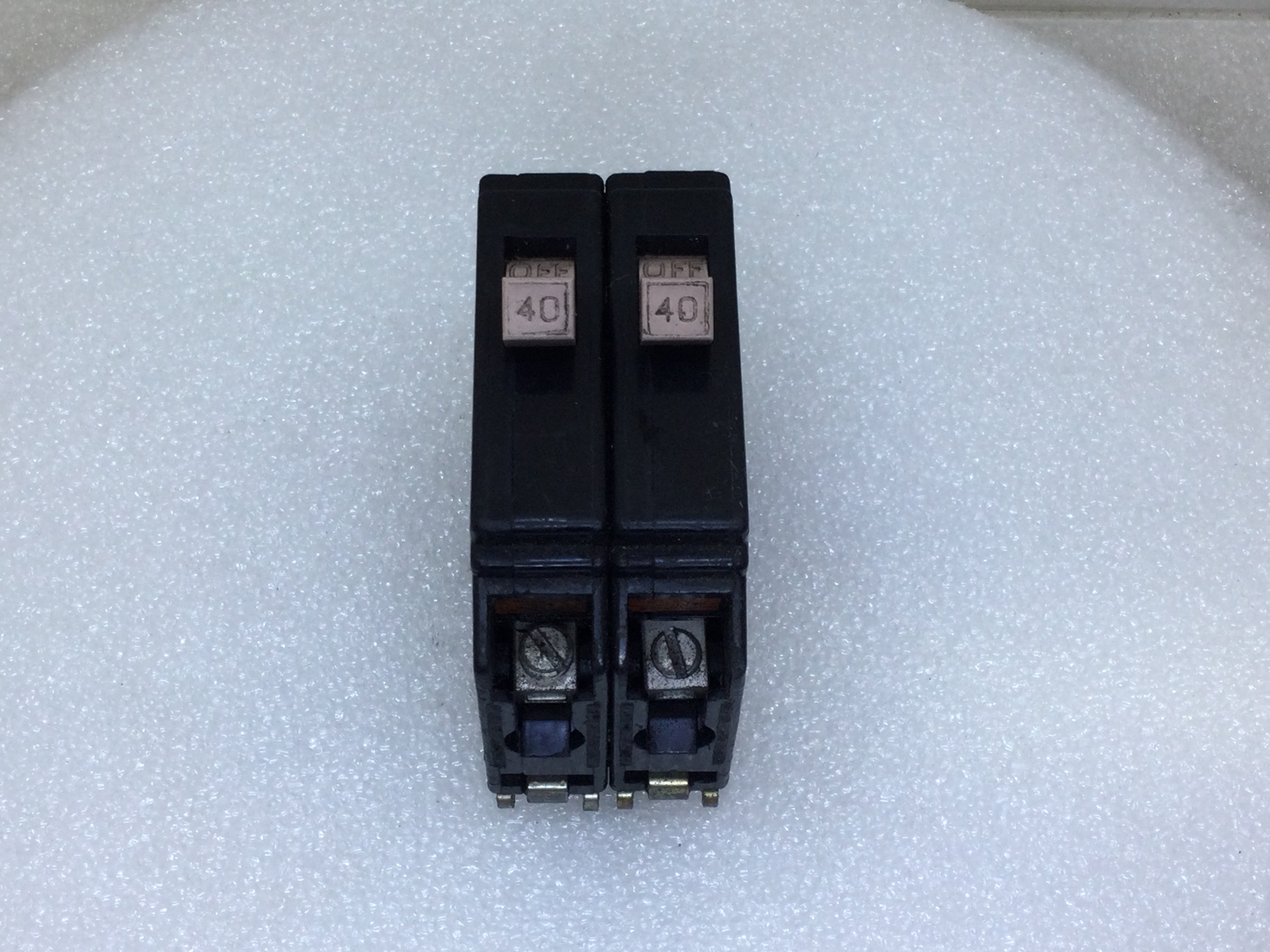 Interruttore Eaton CH240 40 Amp 2 Poli 120/240V - Difetto estetico - Foto 7 di 7