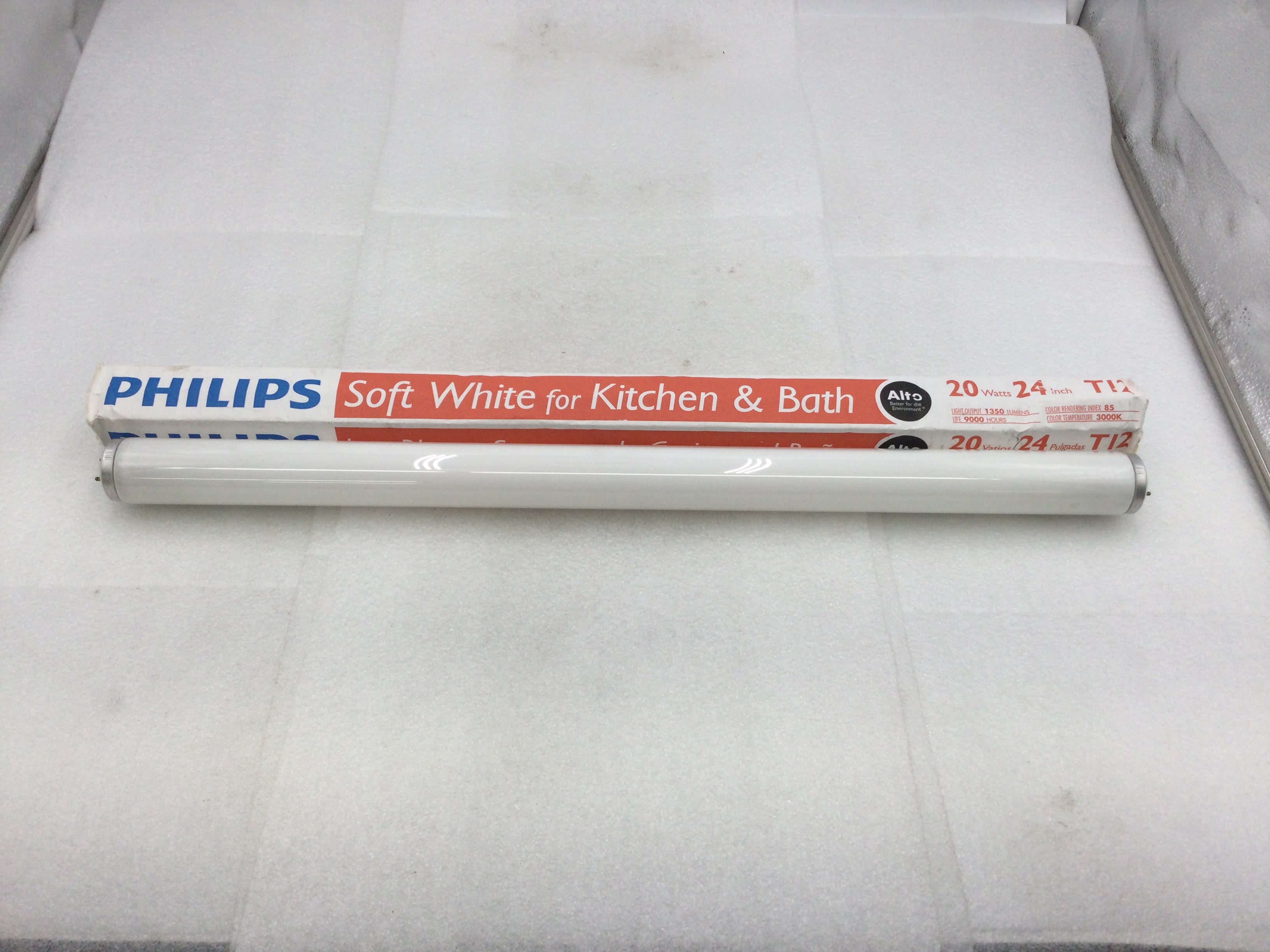 Philips F20T12 20W 24in T12 Daylight White Fluorescent Tube - Picture 3 of 4