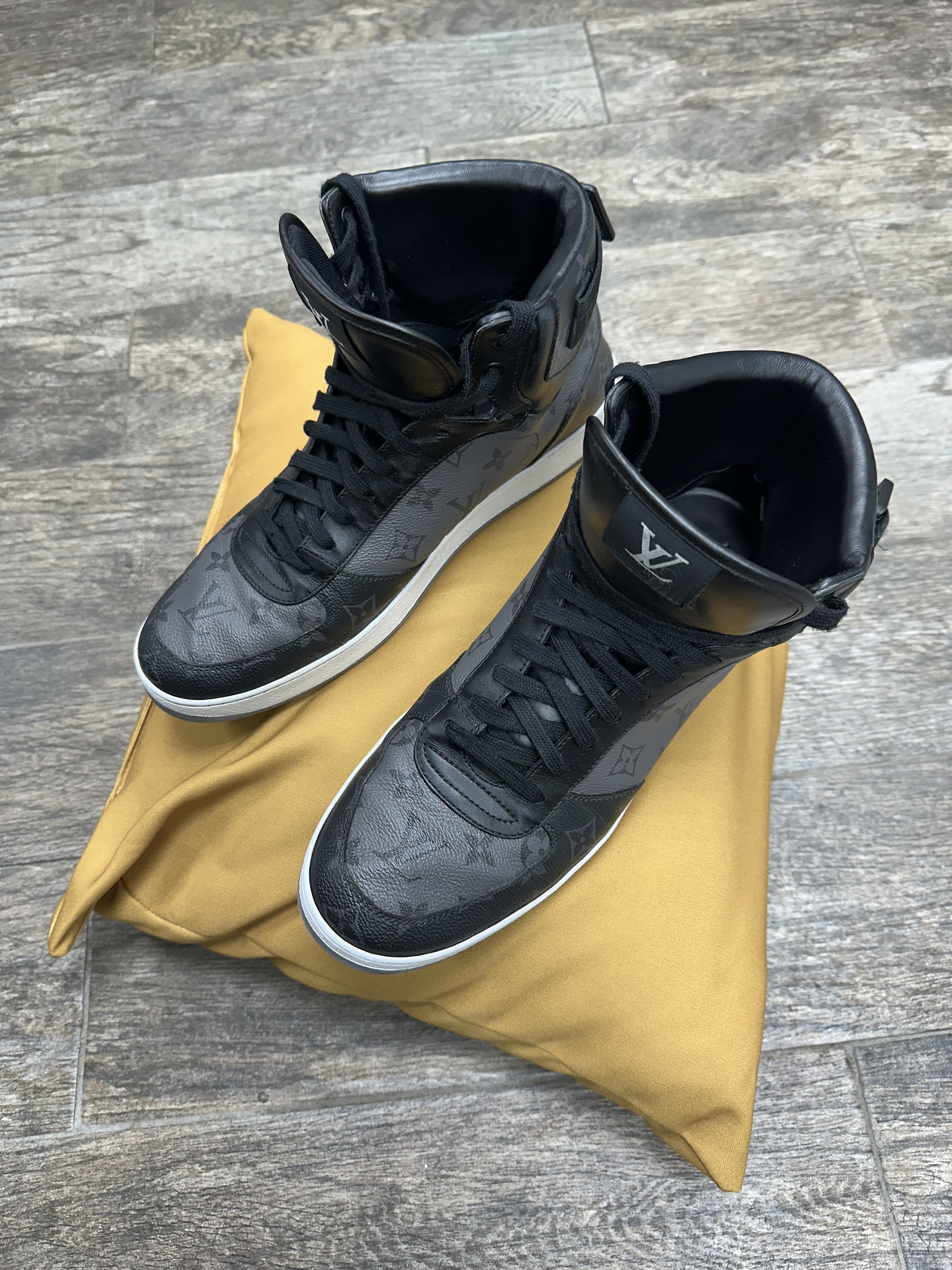 Louis Vuitton Men\'s rivoli Sneakers Louis Vuitton Calfskin Monogram Eclipse Mens Rivoli High Top  main image 3