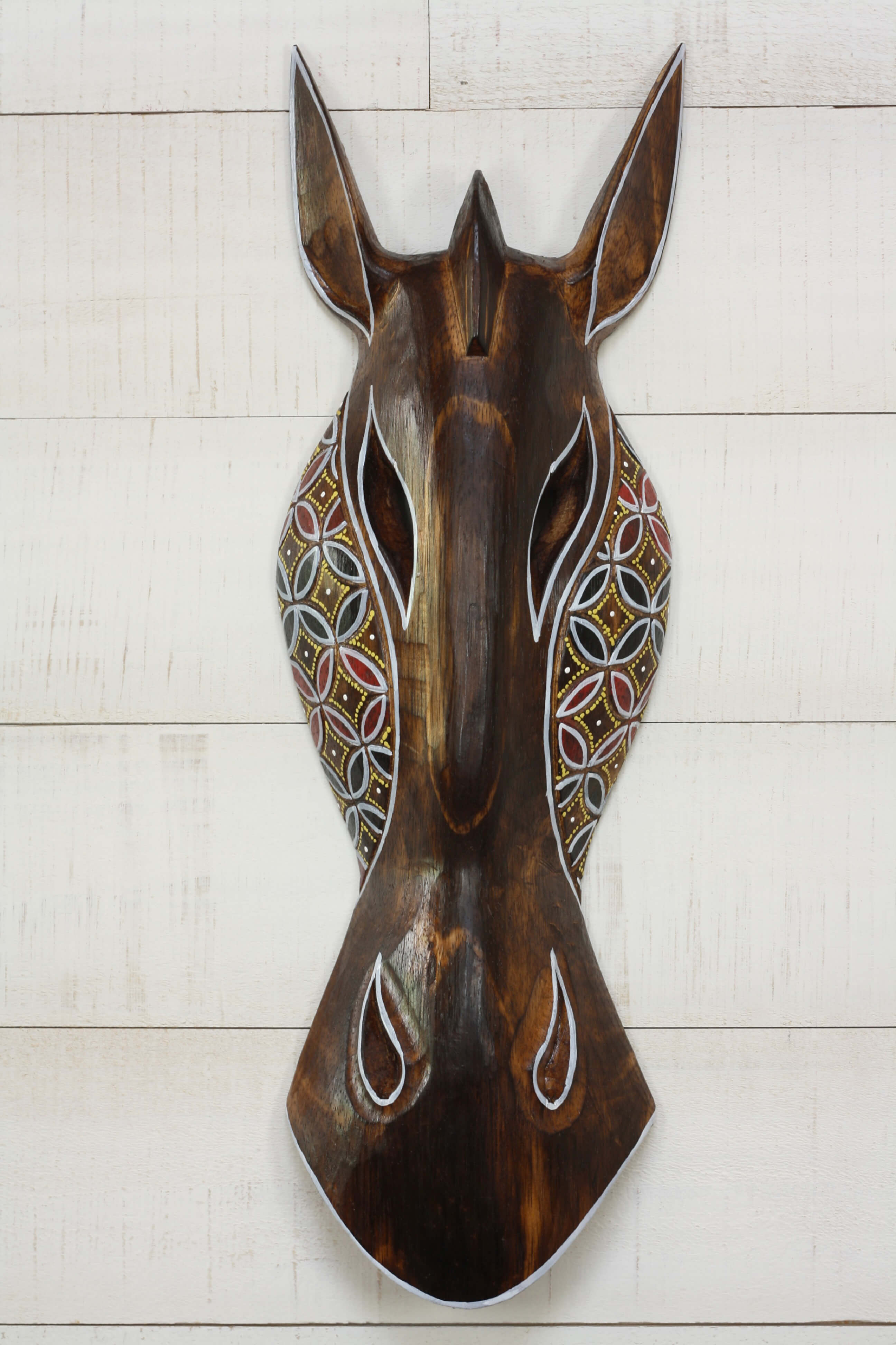 Safari Giraffe Wall Art – Hand Carved Wooden Mask with Tribal Dot Motif Decor
