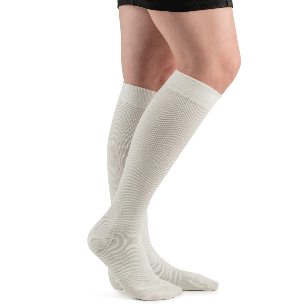 Calcetines de compresión Actifi de algodón cómodos hasta la rodilla de 20-30 mmHg - Imagen 3 de 4