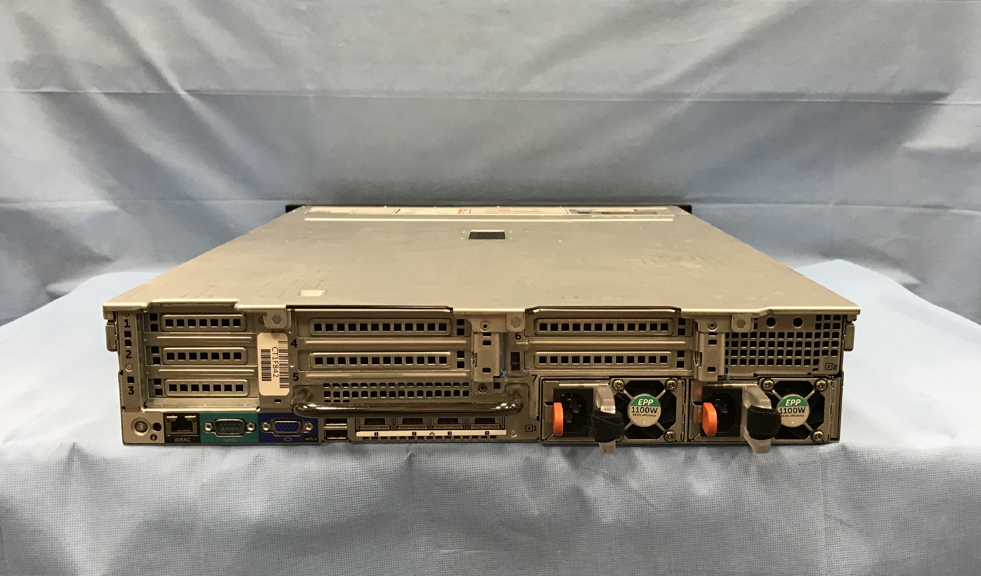 Server DELL PowerEdge R720 8LFF 2x Intel Xéon E5-2660 2,20Ghz 8-C 20Mb 64Go RAM - 8 slots backplane - PERC H710p No drive - DVD - Ordi Spare